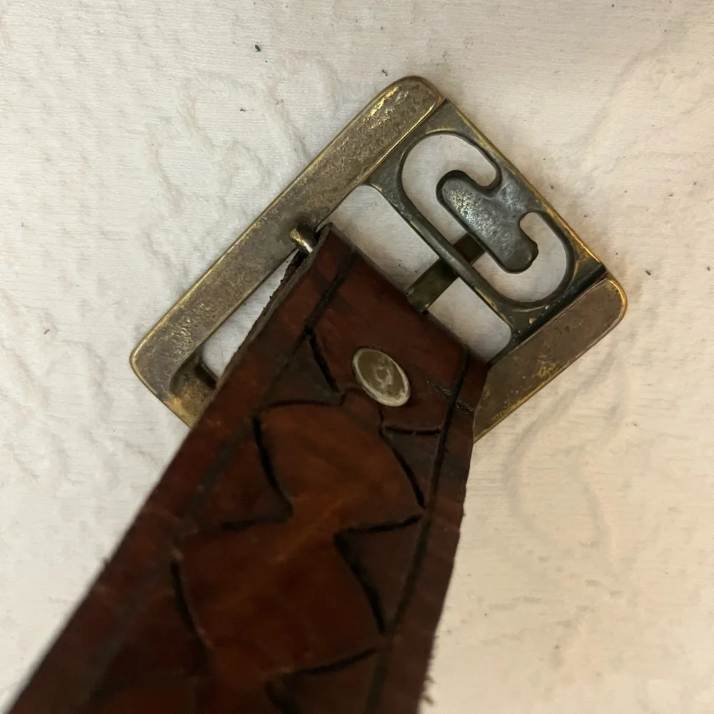 Vintage brown leather belt engraved C accent buckle - Picture 6 of 9